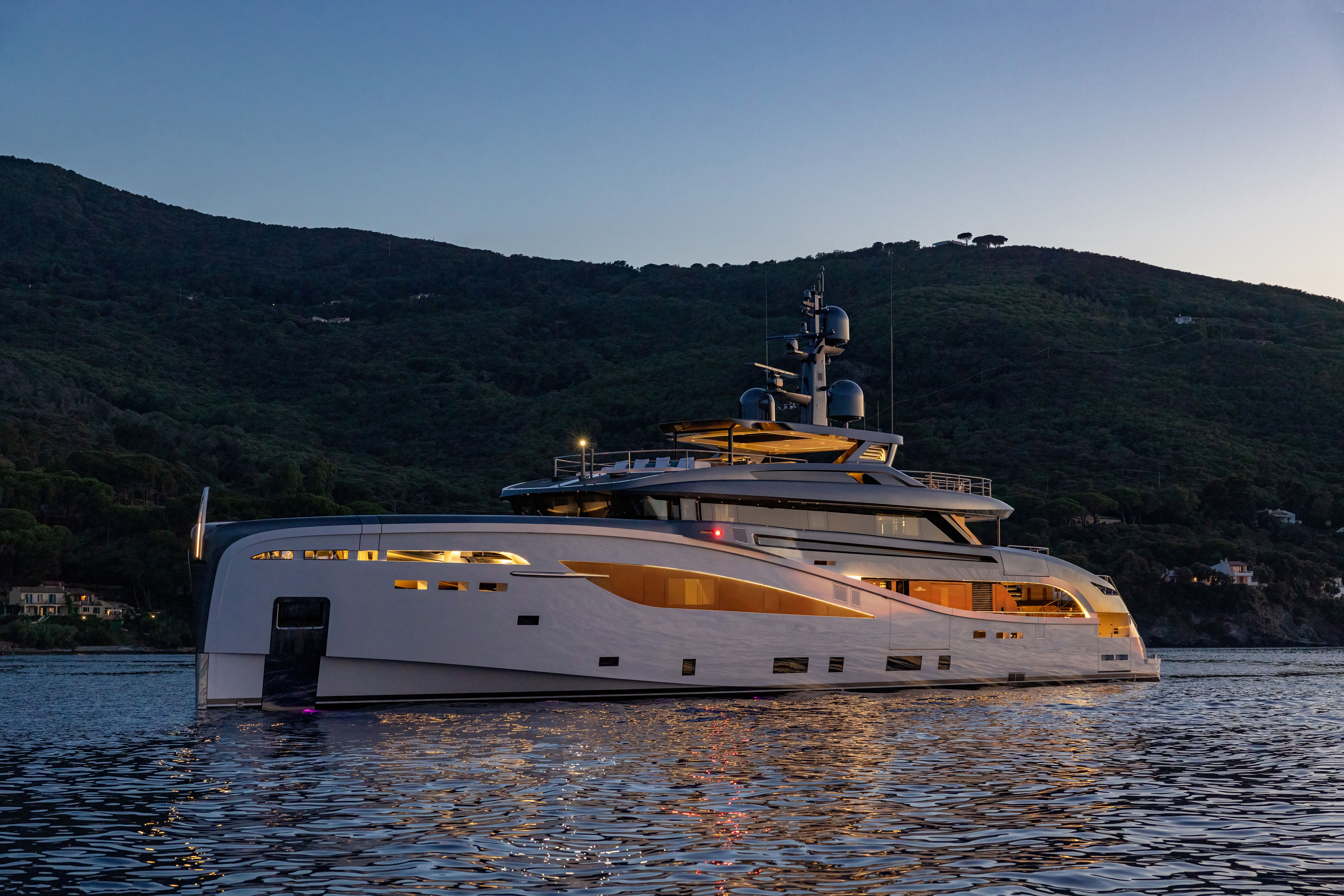 ROSSINAVI UNVEILS M/Y BEL1