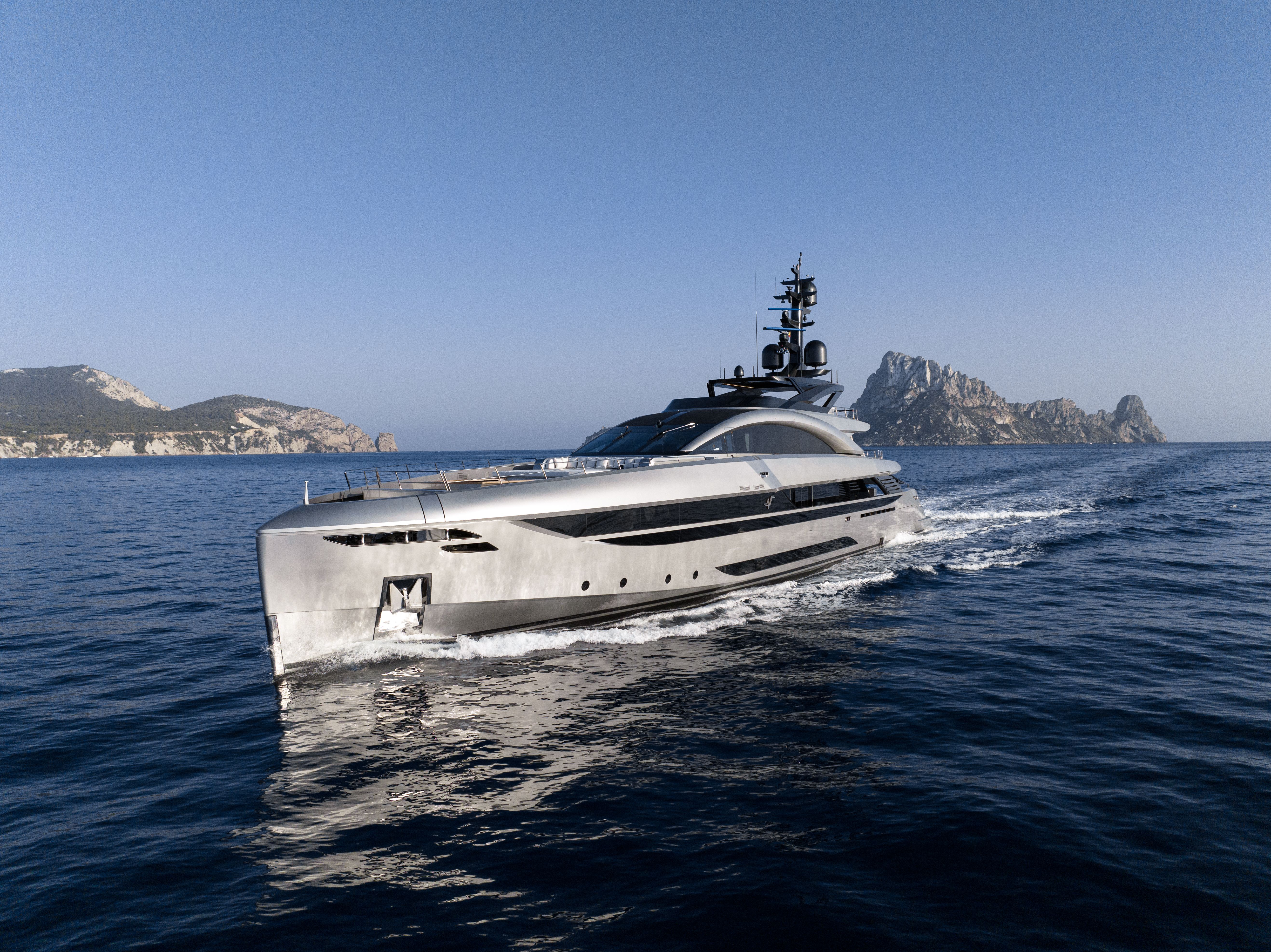 <p>Rossinavi first BluE project. No Stress is a hybrid boat with a strong sporting attitude.</p>