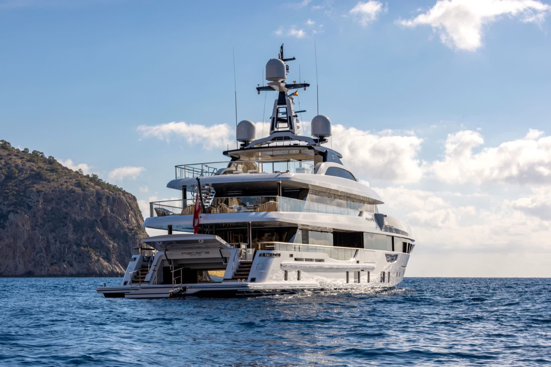 <p>Piacere is a <strong>tailor-made</strong> motor yacht &nbsp;designed in mind boasting key components and features that are US-standard.</p>